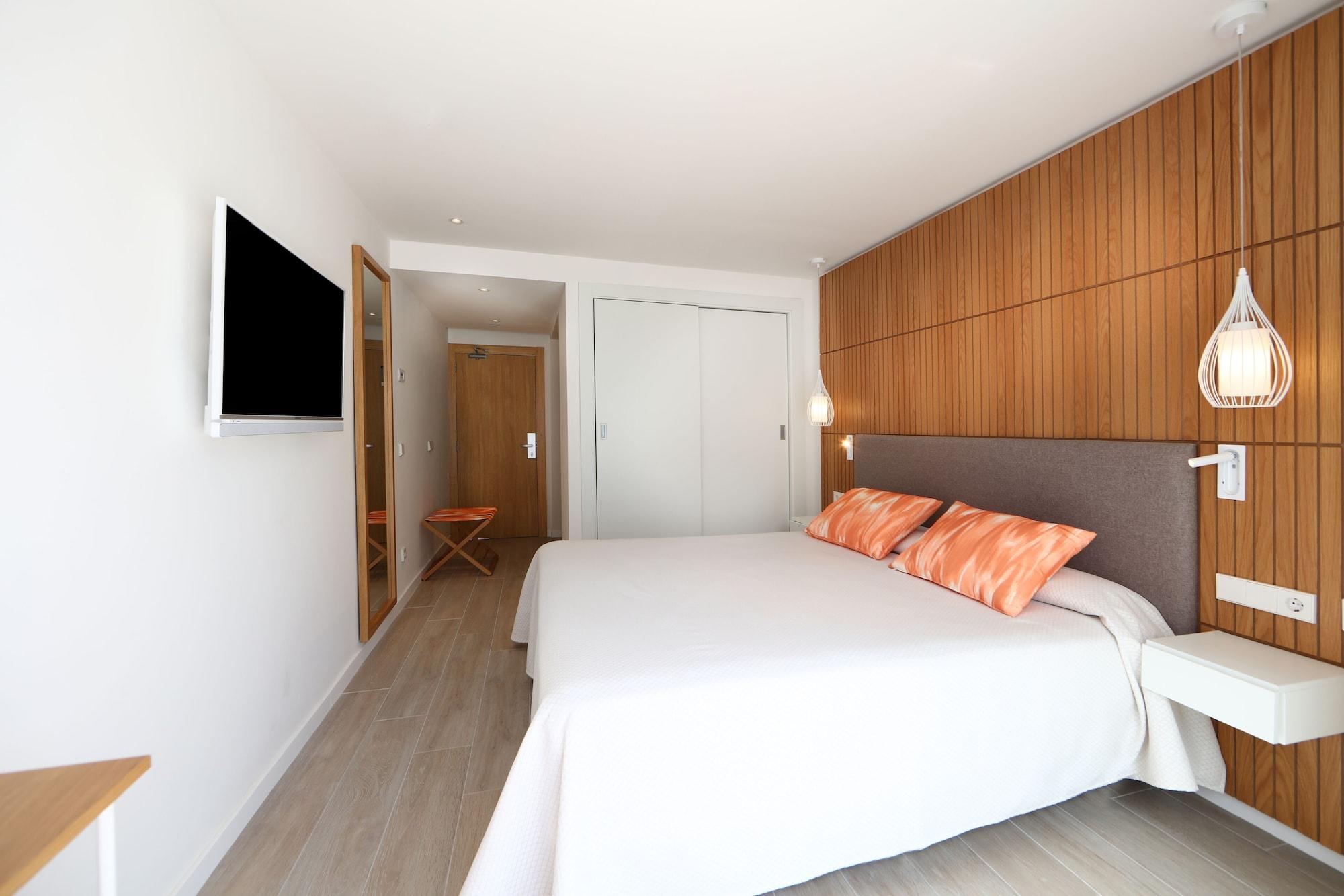 Iberostar Waves Hotel